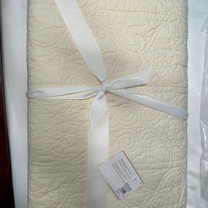UNUSED Pottery Barn Quilt KING